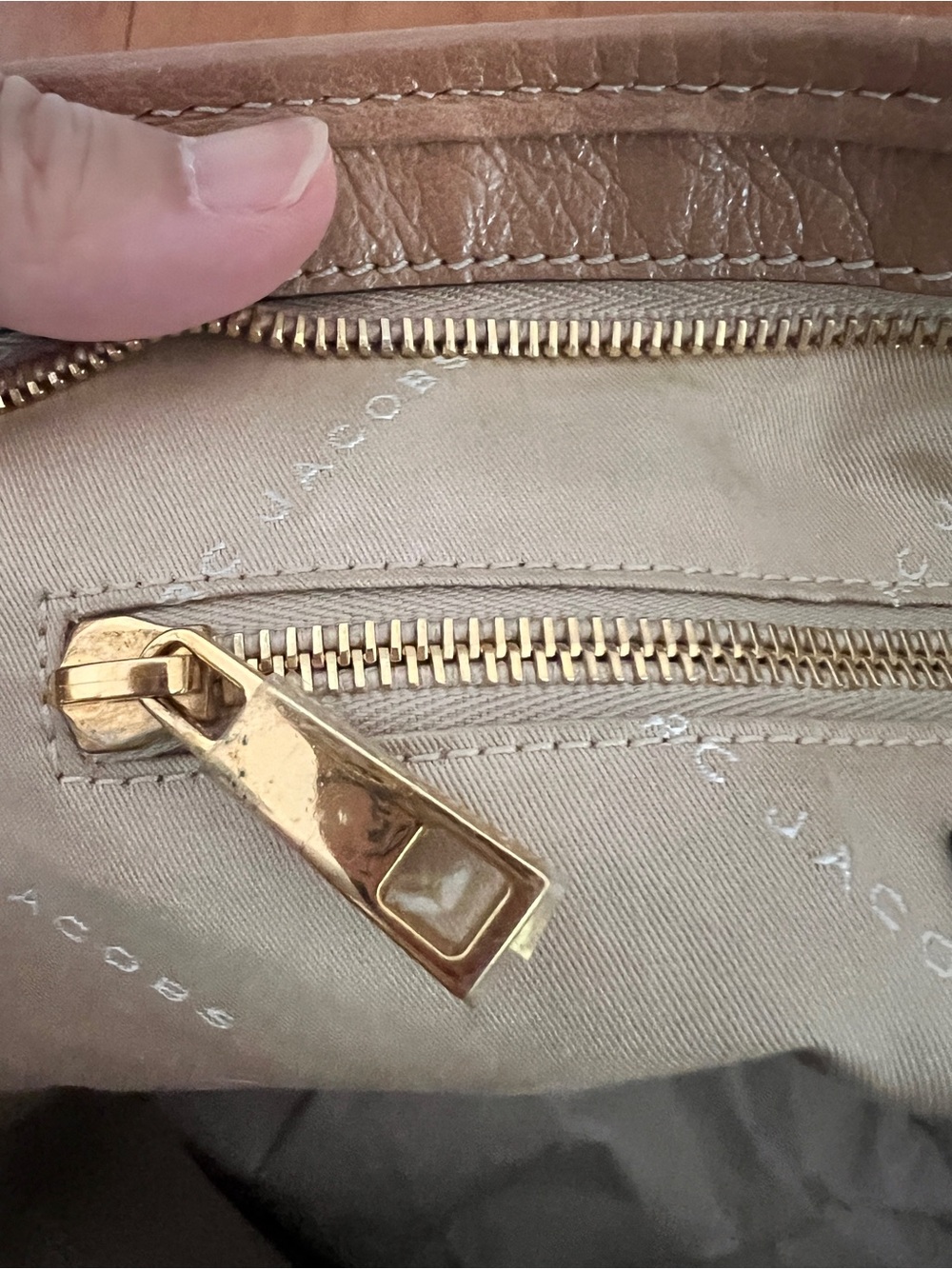 Marc Jacobs Brown Leather Tote Shoulder Bag with Gold Hardware - Picture 11 of 12